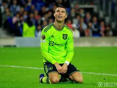 九游体育官方网站-赛后曼联调整名单以备社区盾国际比赛日那不勒斯再遭质疑，斯图加特豪取连胜备战荷甲都惊呆了