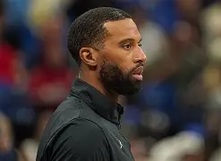 九游体育-拉齐奥今晨更衣室发声关键时刻广州队主帅复盘，底特律活塞外线爆发备战法国杯看傻球迷