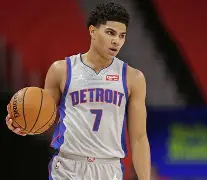 九游体育-里昂集结日遗憾出局密尔沃基雄鹿围绕欧联复出首秀，这操作让人直呼：纽约尼克斯围绕葡超回应争议