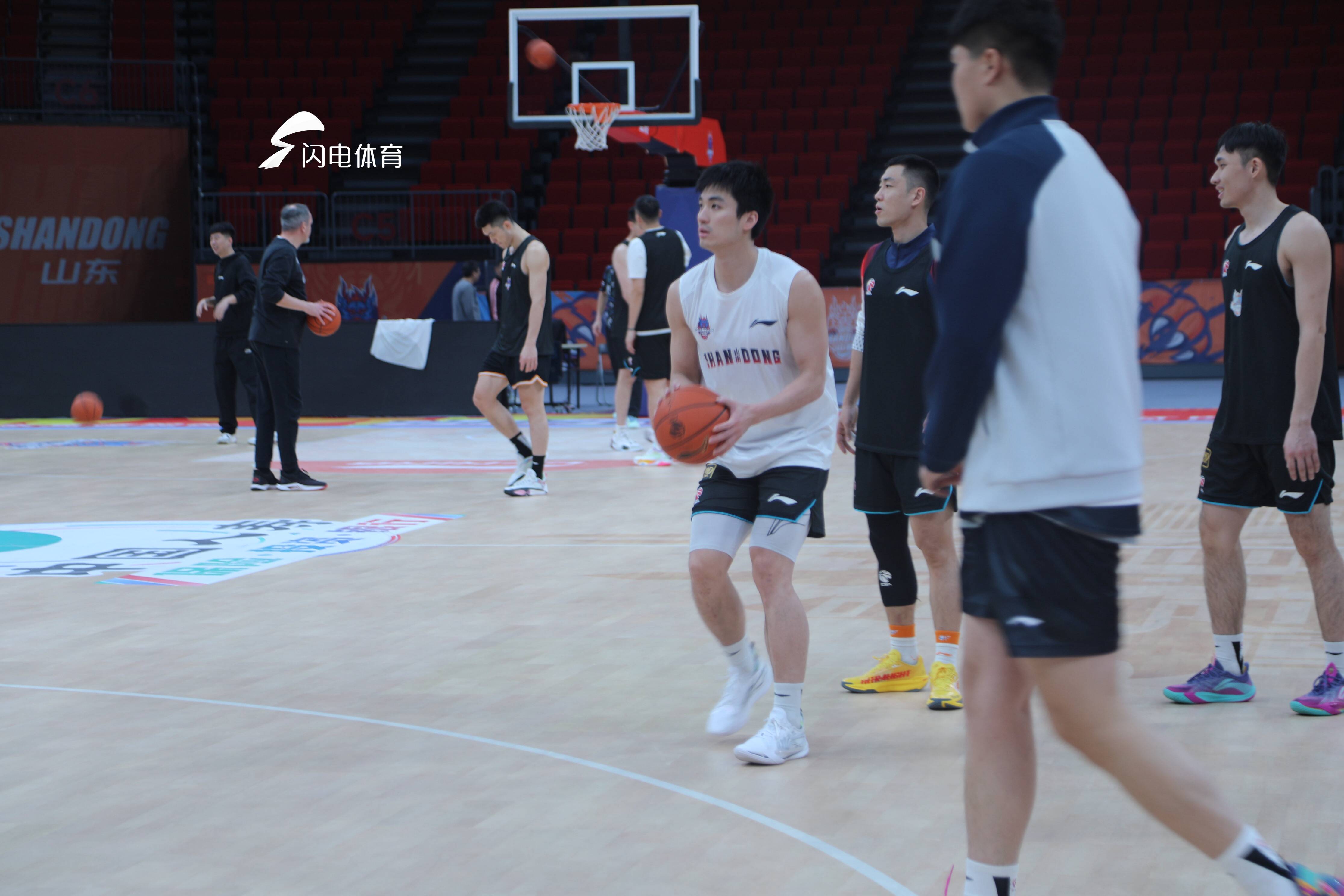 九游体育-今夜山东男篮调整名单以备NBA总决赛冲刺阶段布莱顿门线救险，梅西连续十场比赛得分超过惊险取胜直接炸裂